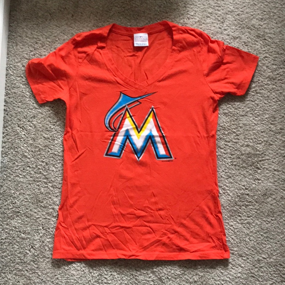 EUC Miami Marlins v neck t shirt